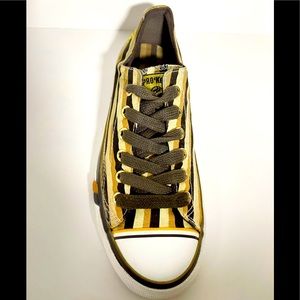 Rocawear ProKeds size 8.5 tan brown stripes like new